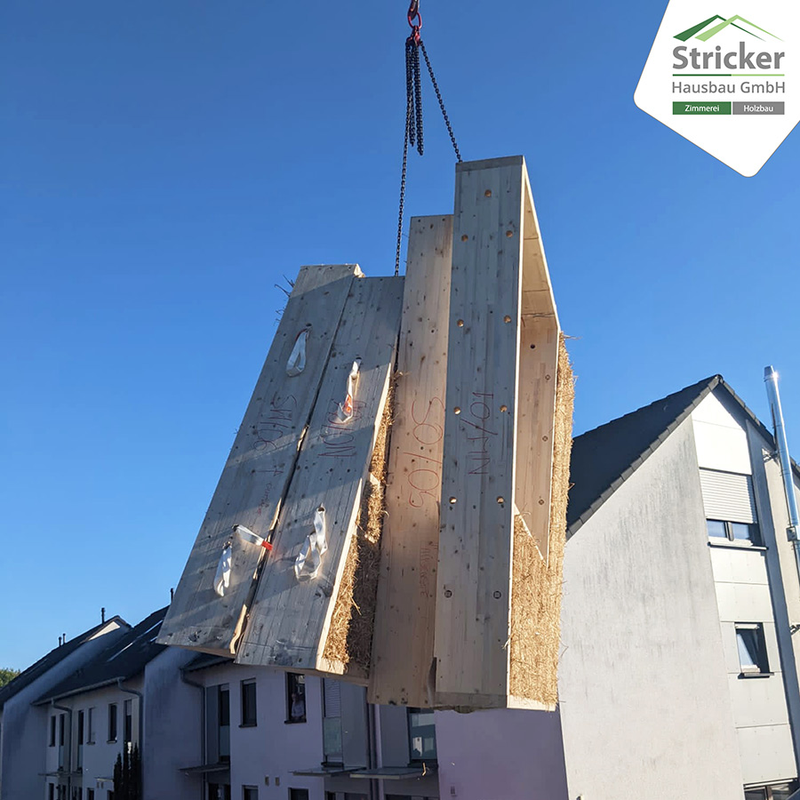 Stricker Hausbau GmbH - Bau eines Strohhauses